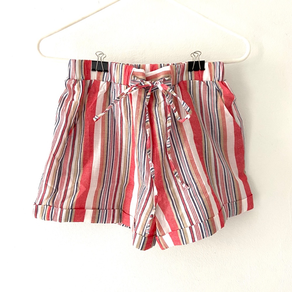 Woman’s striped paper bag shorts!!